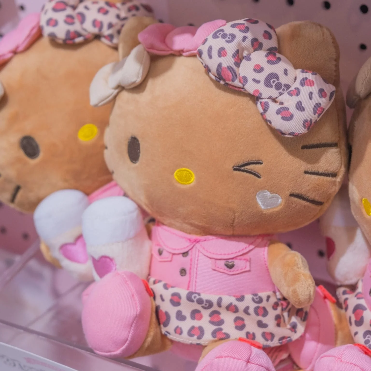 Hello Kitty Suntan Leopard Plush (Trendy Birthday Series) - Image 4